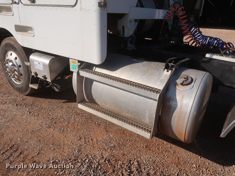 image for item DJ1819 1984 Peterbilt 362  semi truck