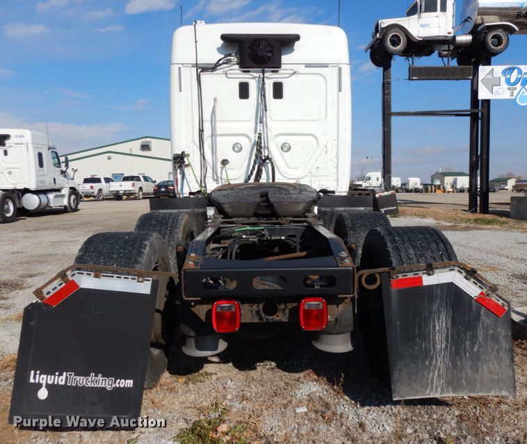 image for item DJ5797 2013 Freightliner Cascadia 125  semi truck