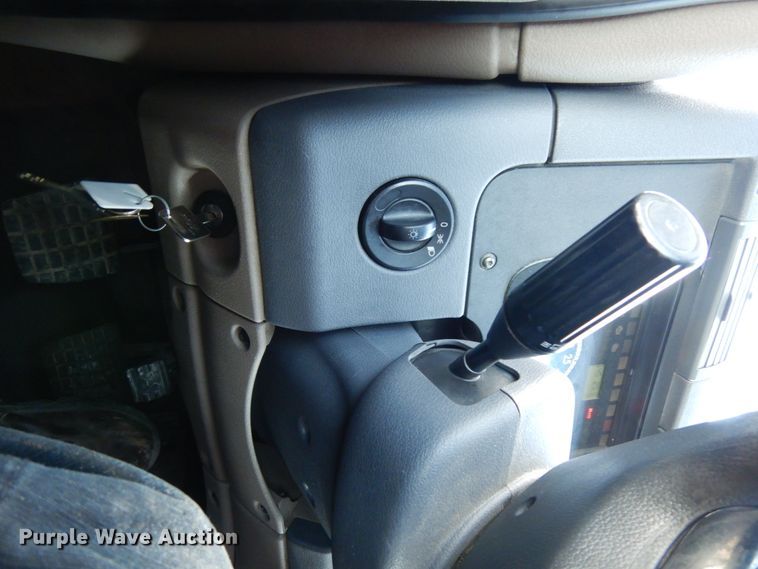 image for item DJ5797 2013 Freightliner Cascadia 125  semi truck