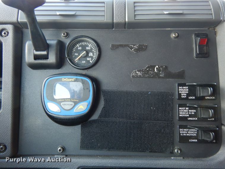 image for item DJ5797 2013 Freightliner Cascadia 125  semi truck