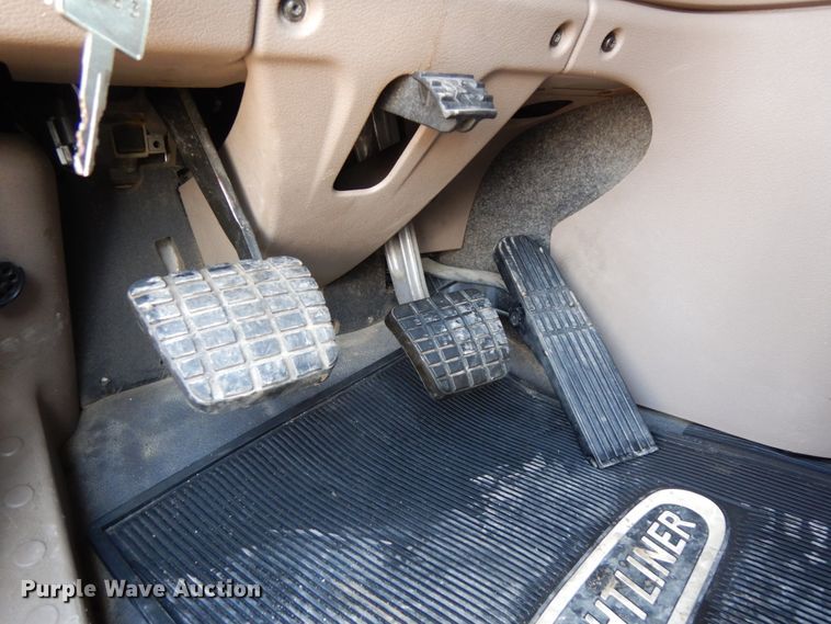 image for item DJ5797 2013 Freightliner Cascadia 125  semi truck