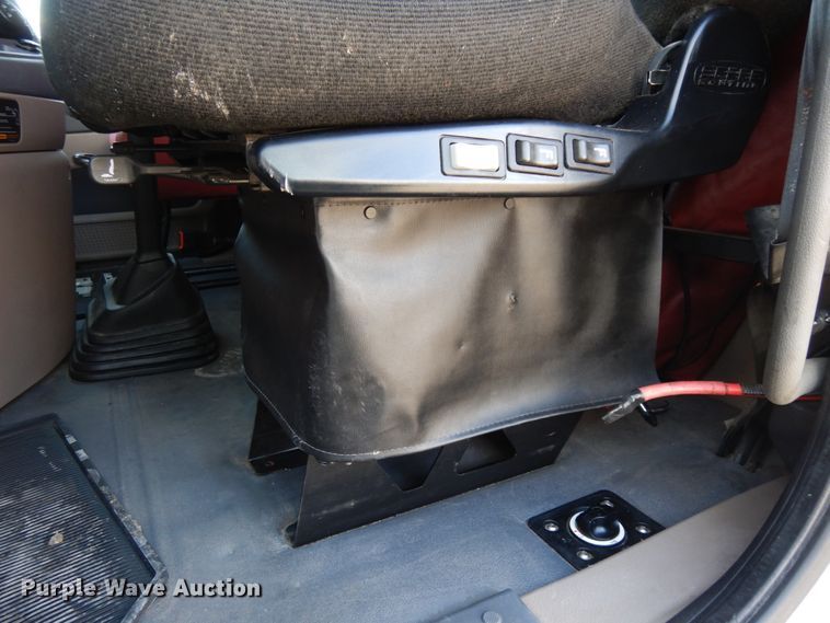 image for item DJ5797 2013 Freightliner Cascadia 125  semi truck