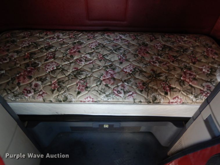 image for item DJ5797 2013 Freightliner Cascadia 125  semi truck