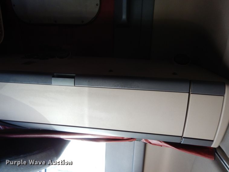 image for item DJ5797 2013 Freightliner Cascadia 125  semi truck