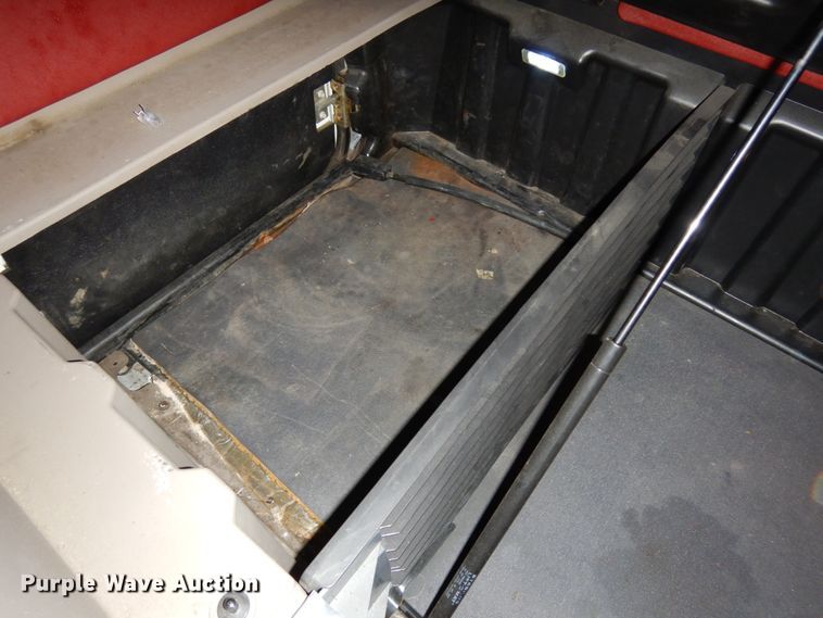 image for item DJ5797 2013 Freightliner Cascadia 125  semi truck