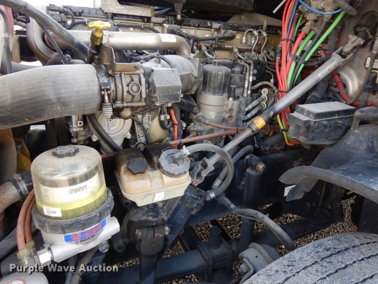 image for item DJ5797 2013 Freightliner Cascadia 125  semi truck