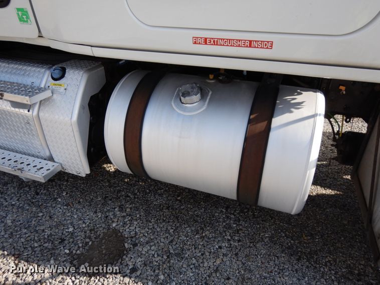 image for item DJ5797 2013 Freightliner Cascadia 125  semi truck