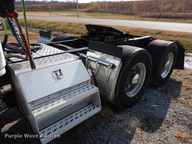 image for item DJ5797 2013 Freightliner Cascadia 125  semi truck