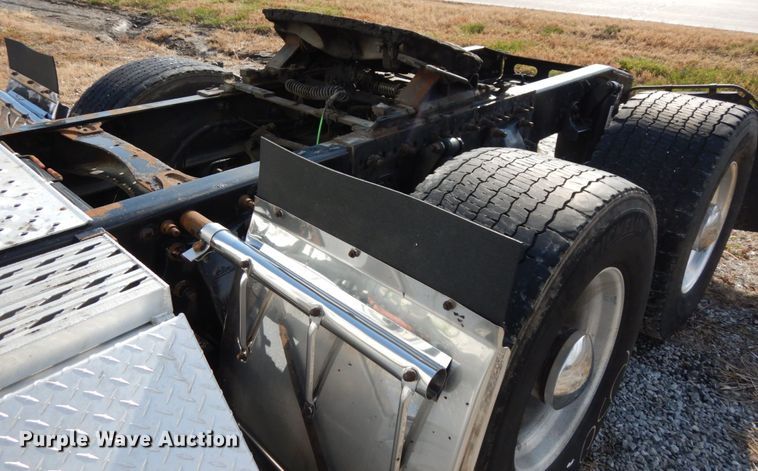 image for item DJ5797 2013 Freightliner Cascadia 125  semi truck