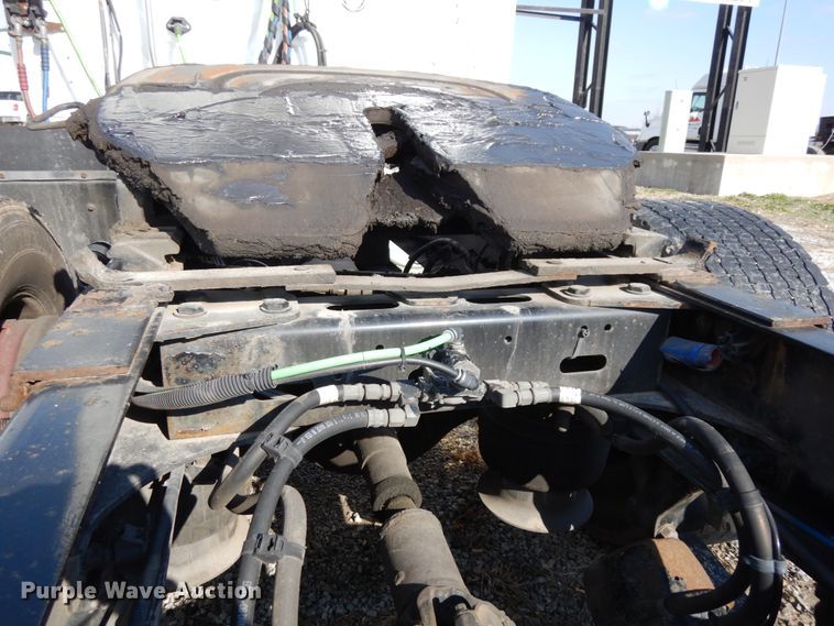 image for item DJ5797 2013 Freightliner Cascadia 125  semi truck