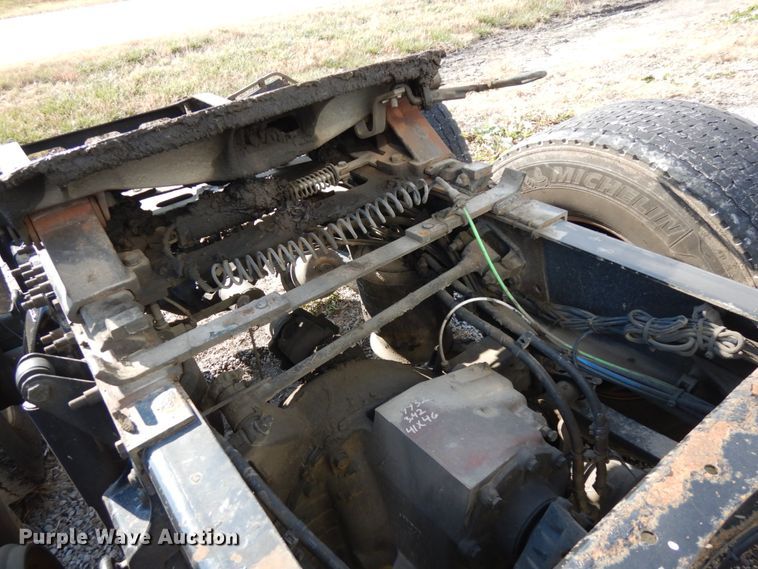 image for item DJ5797 2013 Freightliner Cascadia 125  semi truck