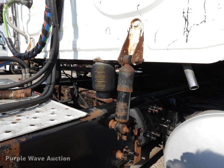 image for item DJ5797 2013 Freightliner Cascadia 125  semi truck