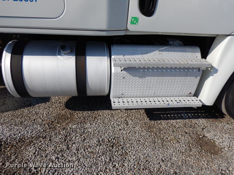 image for item DJ5797 2013 Freightliner Cascadia 125  semi truck