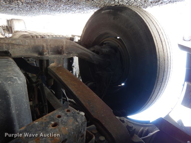 image for item DJ5797 2013 Freightliner Cascadia 125  semi truck