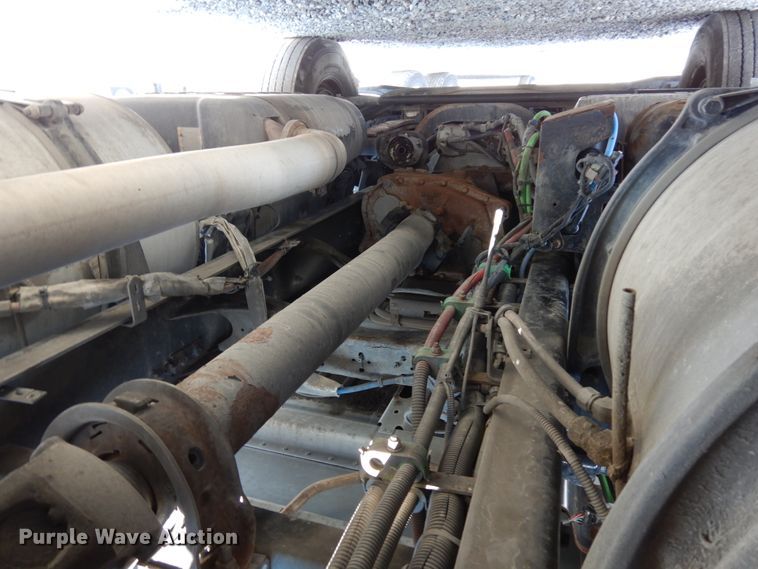 image for item DJ5797 2013 Freightliner Cascadia 125  semi truck