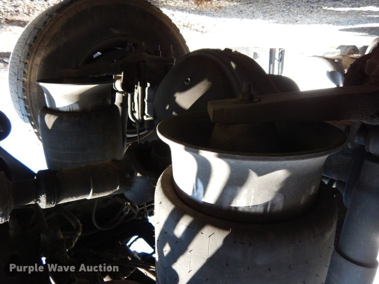 image for item DJ5797 2013 Freightliner Cascadia 125  semi truck