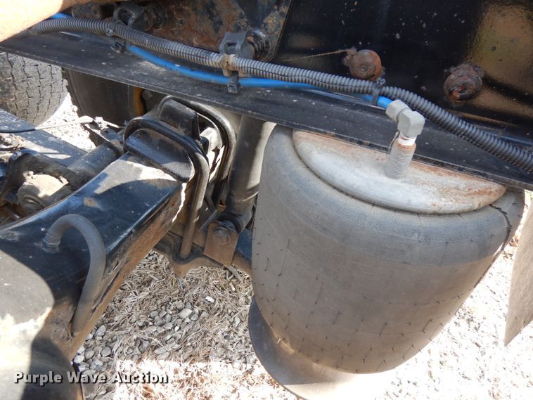 image for item DJ5797 2013 Freightliner Cascadia 125  semi truck