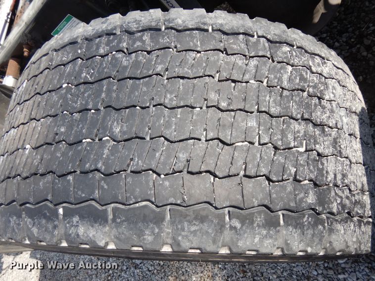 image for item DJ5797 2013 Freightliner Cascadia 125  semi truck