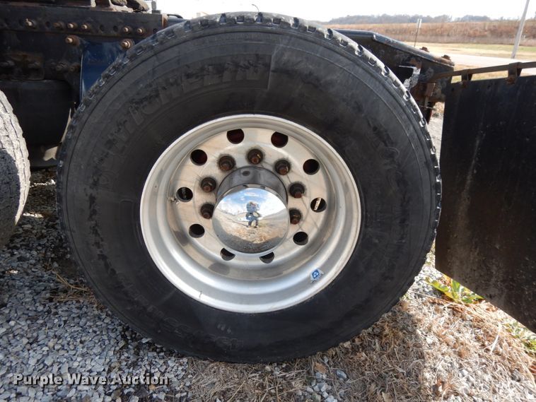 image for item DJ5797 2013 Freightliner Cascadia 125  semi truck