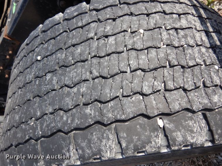 image for item DJ5797 2013 Freightliner Cascadia 125  semi truck