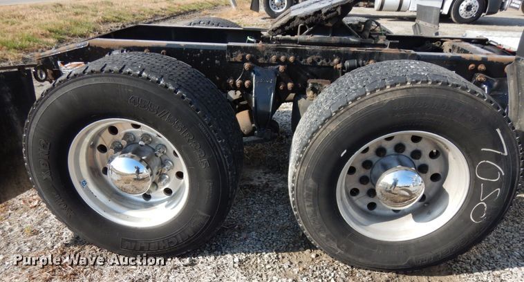 image for item DJ5797 2013 Freightliner Cascadia 125  semi truck