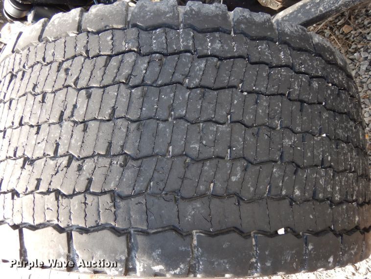 image for item DJ5797 2013 Freightliner Cascadia 125  semi truck