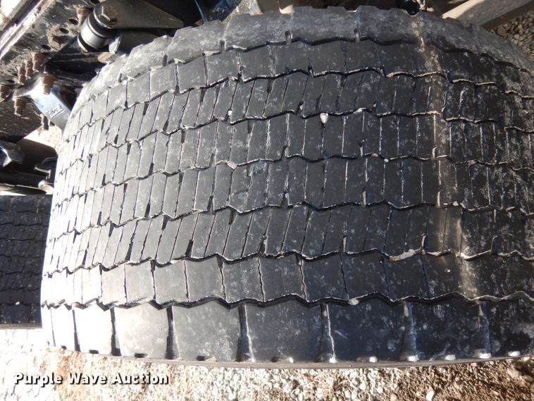 image for item DJ5797 2013 Freightliner Cascadia 125  semi truck