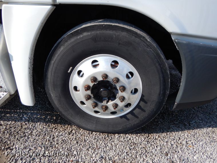 image for item DJ5797 2013 Freightliner Cascadia 125  semi truck