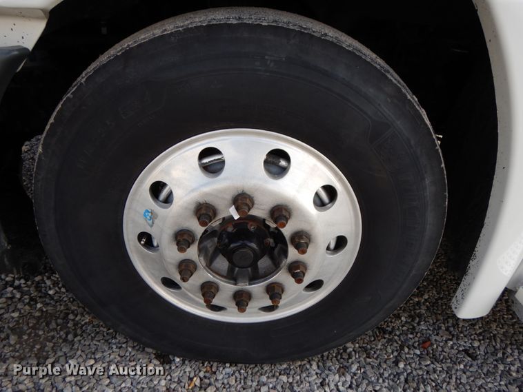 image for item DJ5797 2013 Freightliner Cascadia 125  semi truck