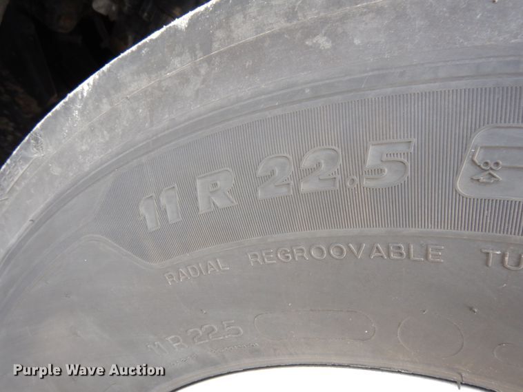 image for item DJ5797 2013 Freightliner Cascadia 125  semi truck