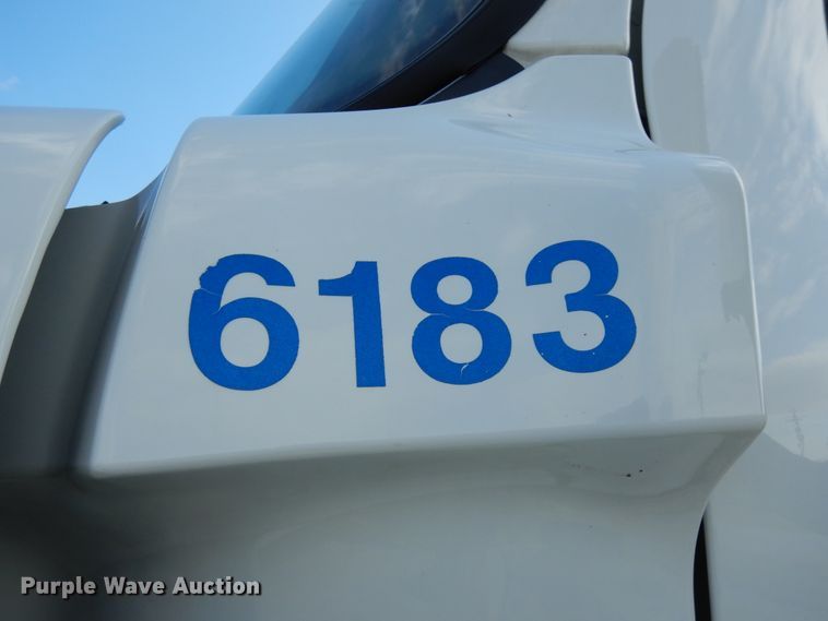 image for item DJ5797 2013 Freightliner Cascadia 125  semi truck