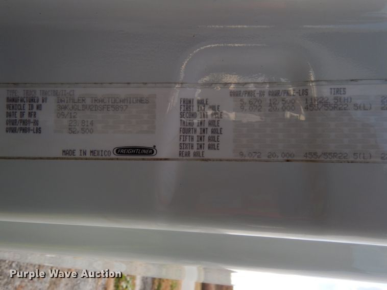 image for item DJ5797 2013 Freightliner Cascadia 125  semi truck