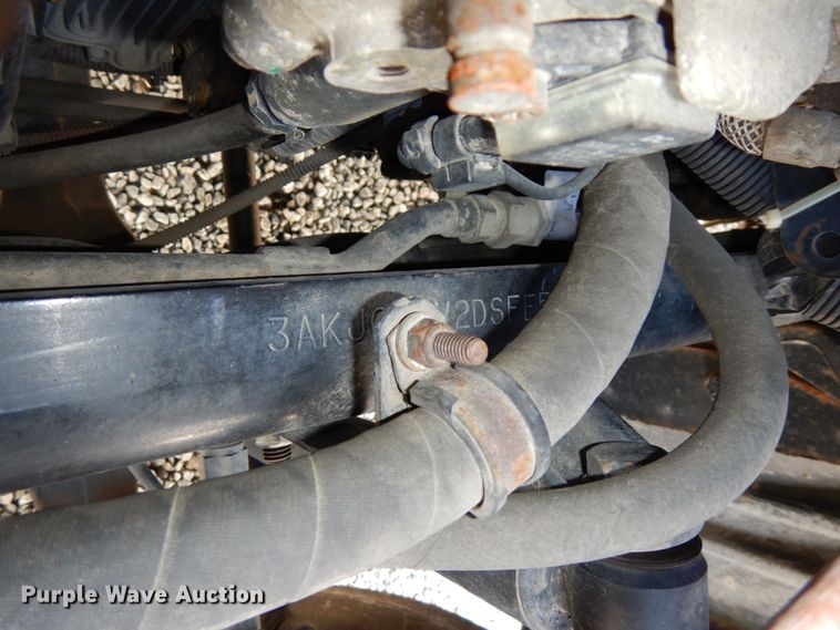 image for item DJ5797 2013 Freightliner Cascadia 125  semi truck