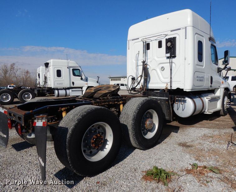 image for item DJ5798 2012 Freightliner Cascadia 125  semi truck