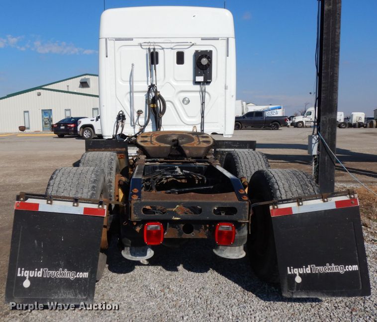 image for item DJ5798 2012 Freightliner Cascadia 125  semi truck