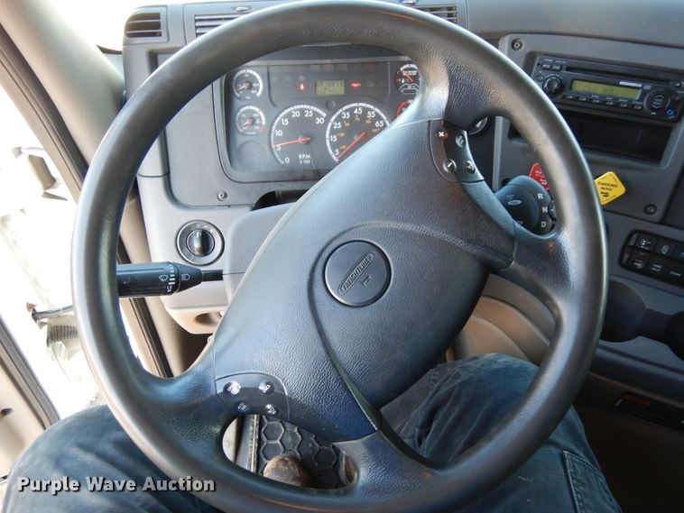 image for item DJ5798 2012 Freightliner Cascadia 125  semi truck