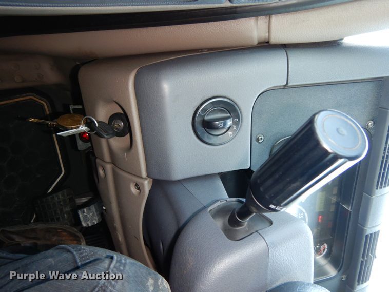 image for item DJ5798 2012 Freightliner Cascadia 125  semi truck