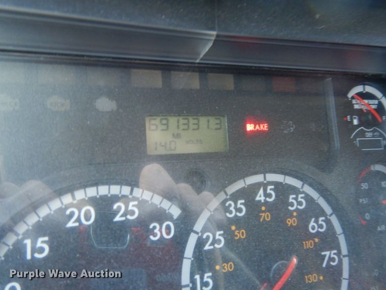 image for item DJ5798 2012 Freightliner Cascadia 125  semi truck