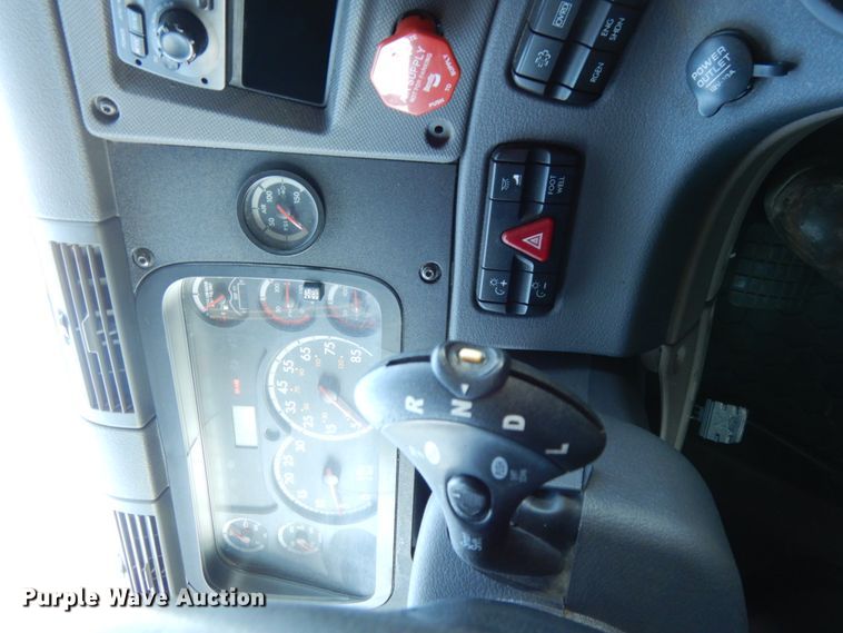 image for item DJ5798 2012 Freightliner Cascadia 125  semi truck