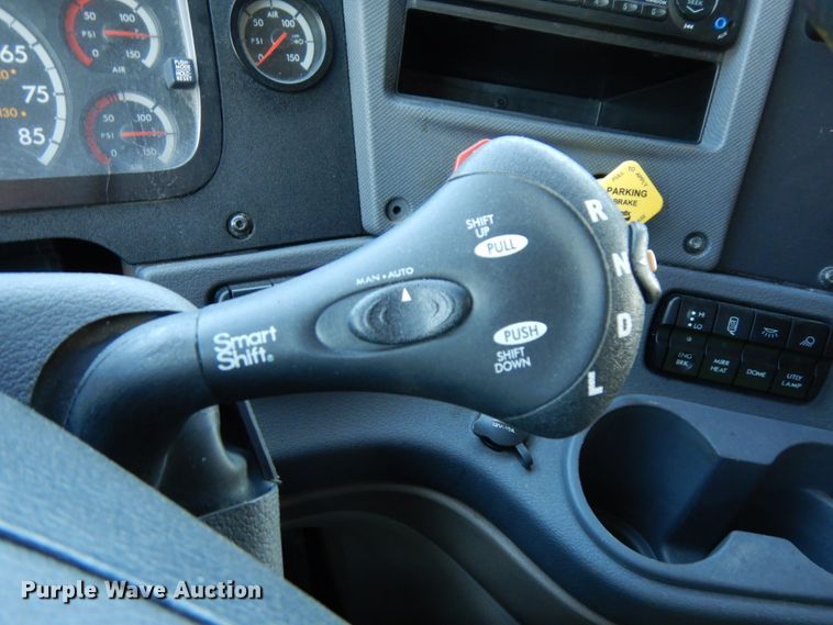 image for item DJ5798 2012 Freightliner Cascadia 125  semi truck