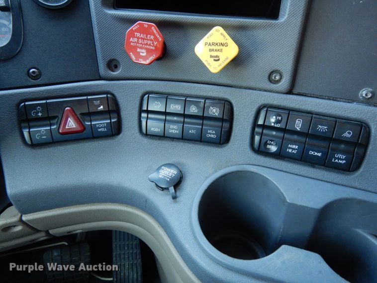 image for item DJ5798 2012 Freightliner Cascadia 125  semi truck