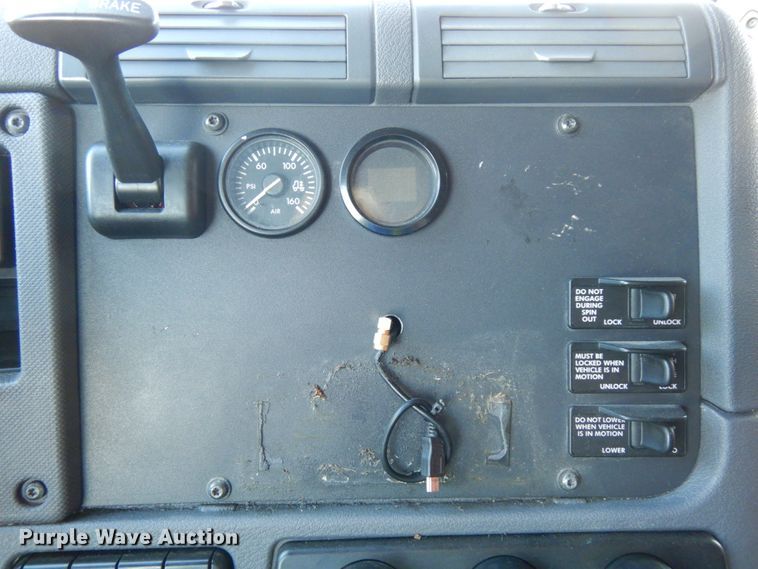 image for item DJ5798 2012 Freightliner Cascadia 125  semi truck