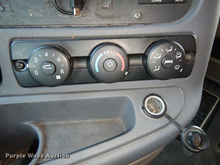 image for item DJ5798 2012 Freightliner Cascadia 125  semi truck