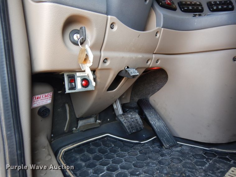 image for item DJ5798 2012 Freightliner Cascadia 125  semi truck