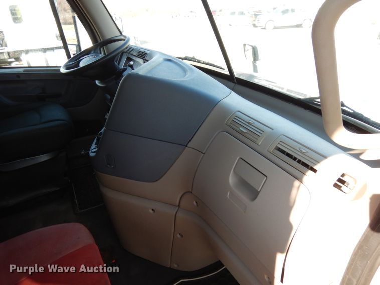 image for item DJ5798 2012 Freightliner Cascadia 125  semi truck