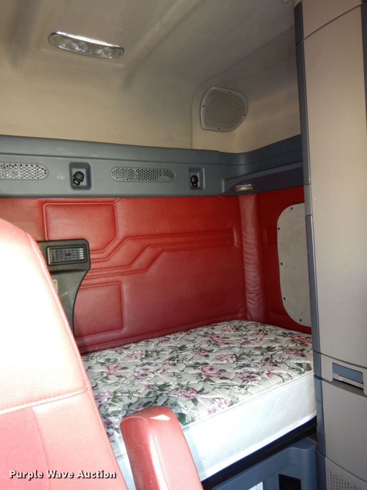 image for item DJ5798 2012 Freightliner Cascadia 125  semi truck