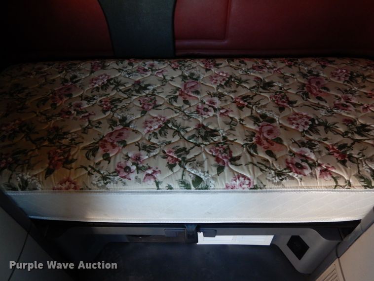 image for item DJ5798 2012 Freightliner Cascadia 125  semi truck