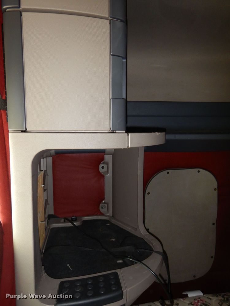 image for item DJ5798 2012 Freightliner Cascadia 125  semi truck