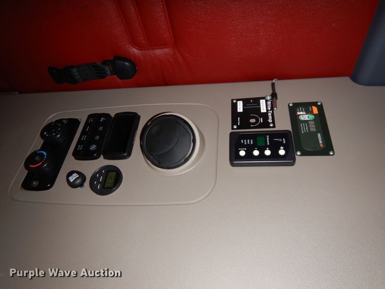 image for item DJ5798 2012 Freightliner Cascadia 125  semi truck