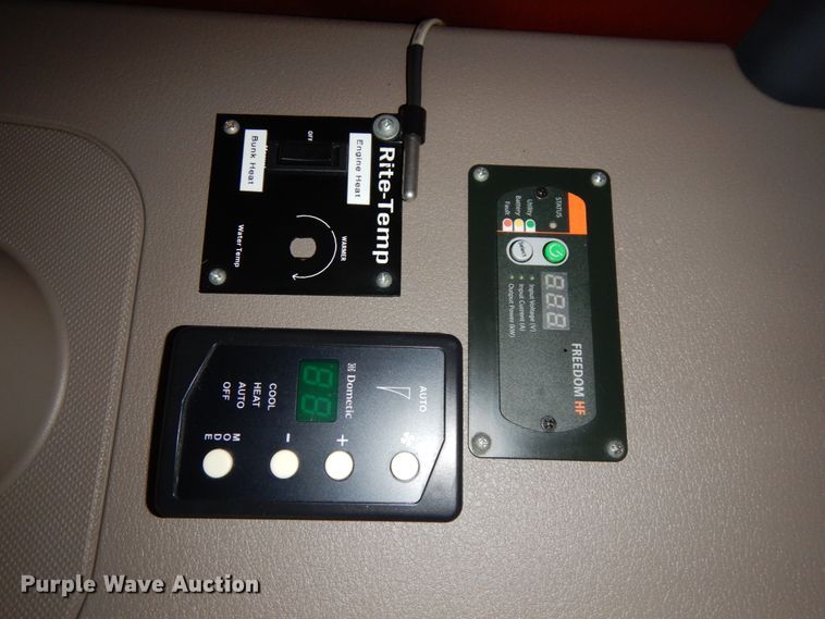 image for item DJ5798 2012 Freightliner Cascadia 125  semi truck